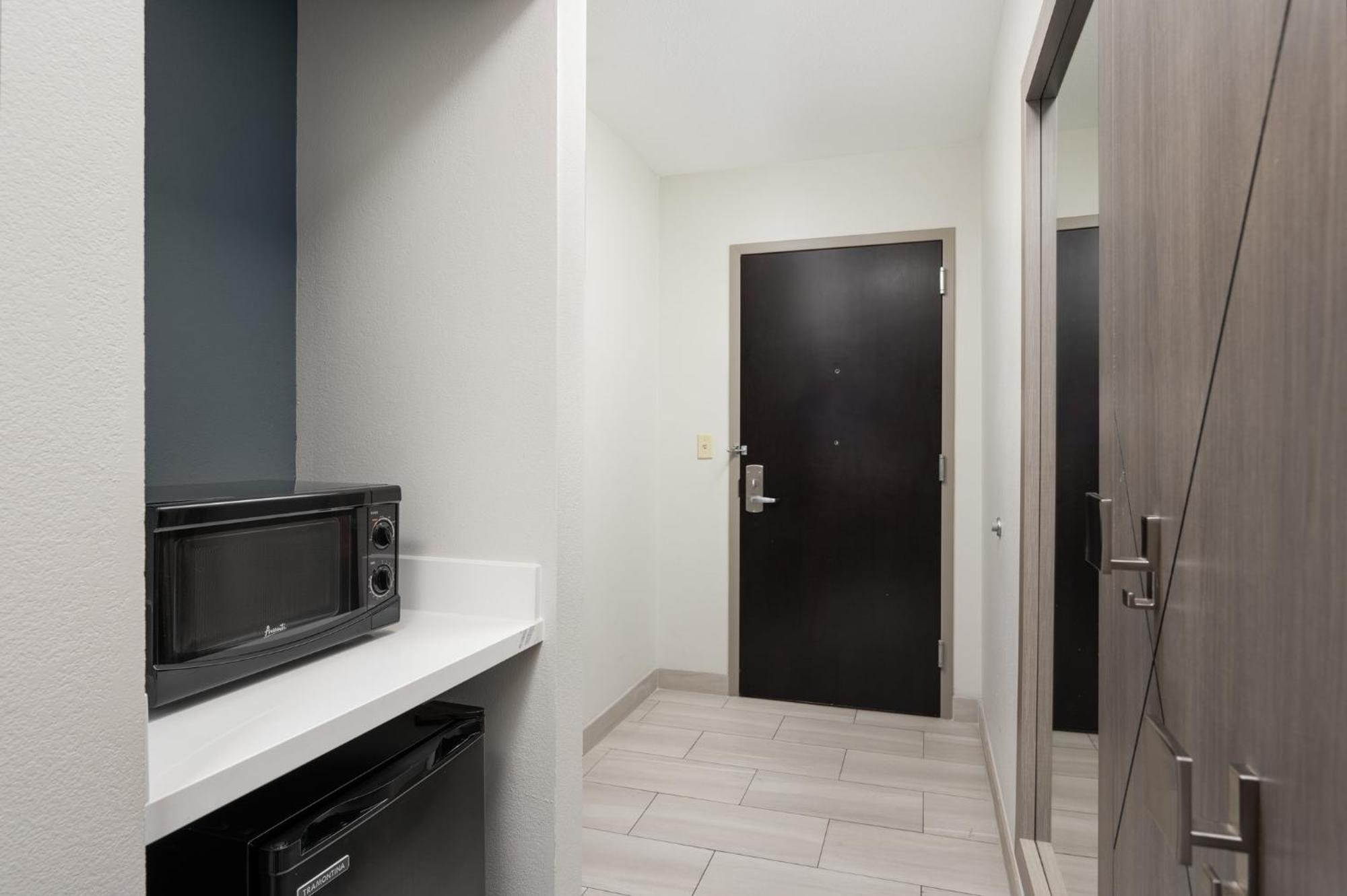 Holiday Inn Express Hotel & Suites Newport South By Ihg Exterior foto