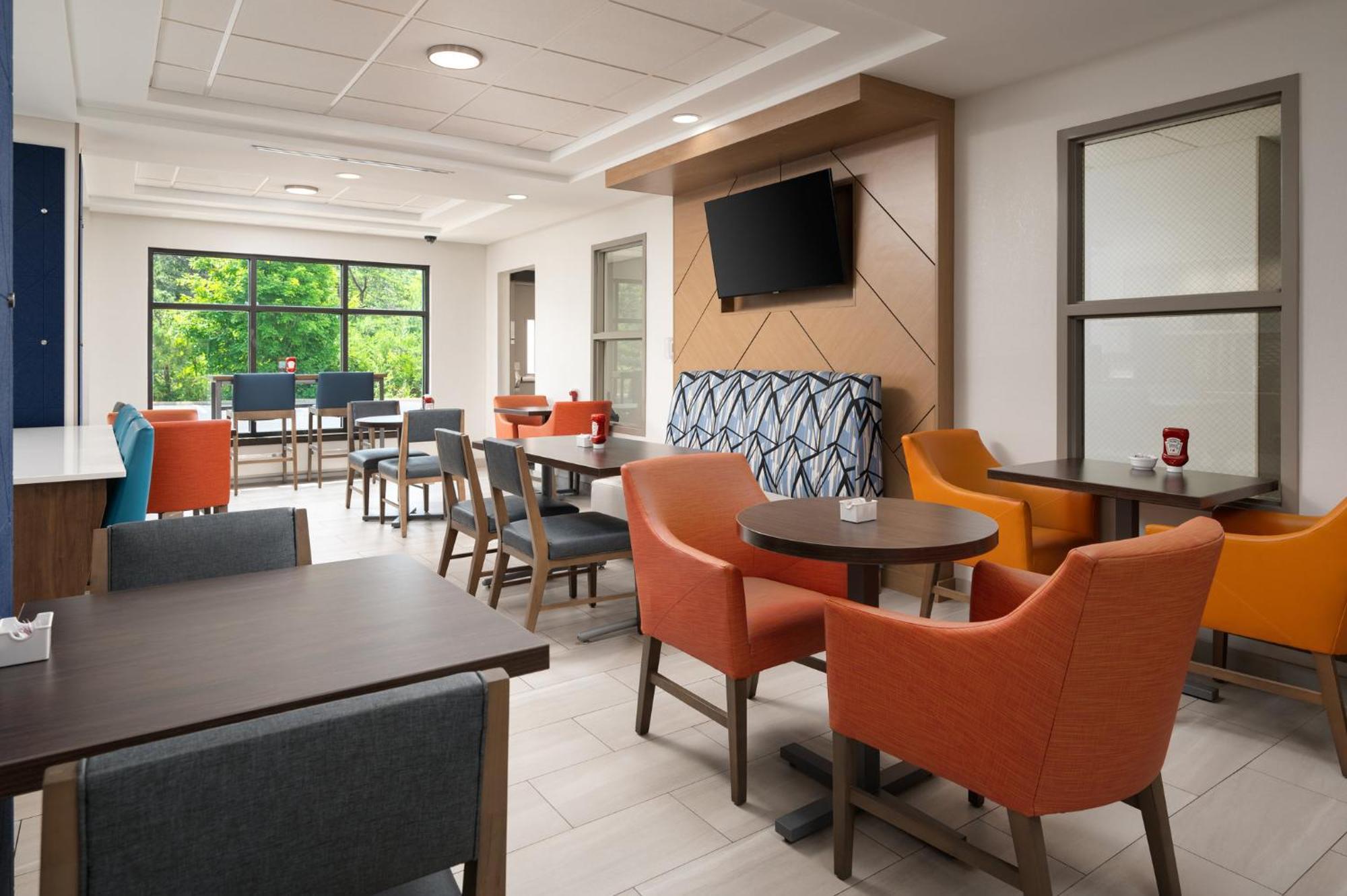 Holiday Inn Express Hotel & Suites Newport South By Ihg Exterior foto