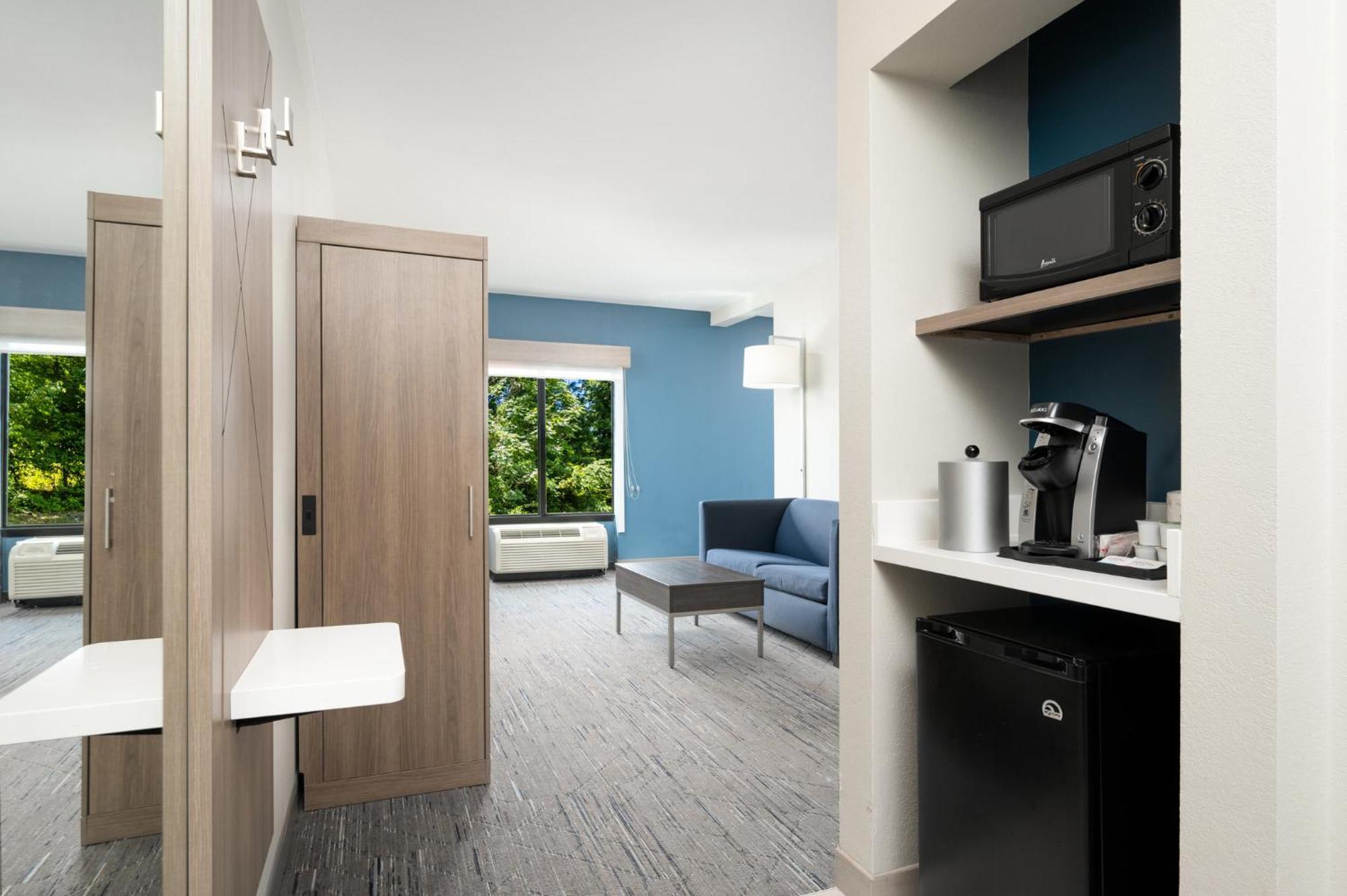 Holiday Inn Express Hotel & Suites Newport South By Ihg Exterior foto
