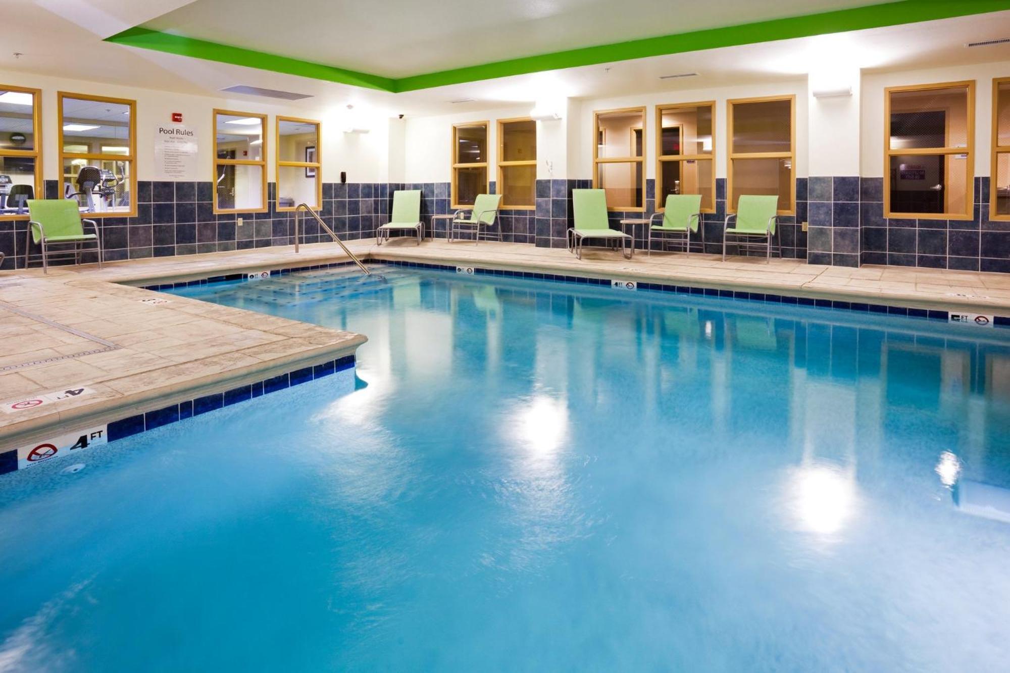 Holiday Inn Express Hotel & Suites Newport South By Ihg Exterior foto
